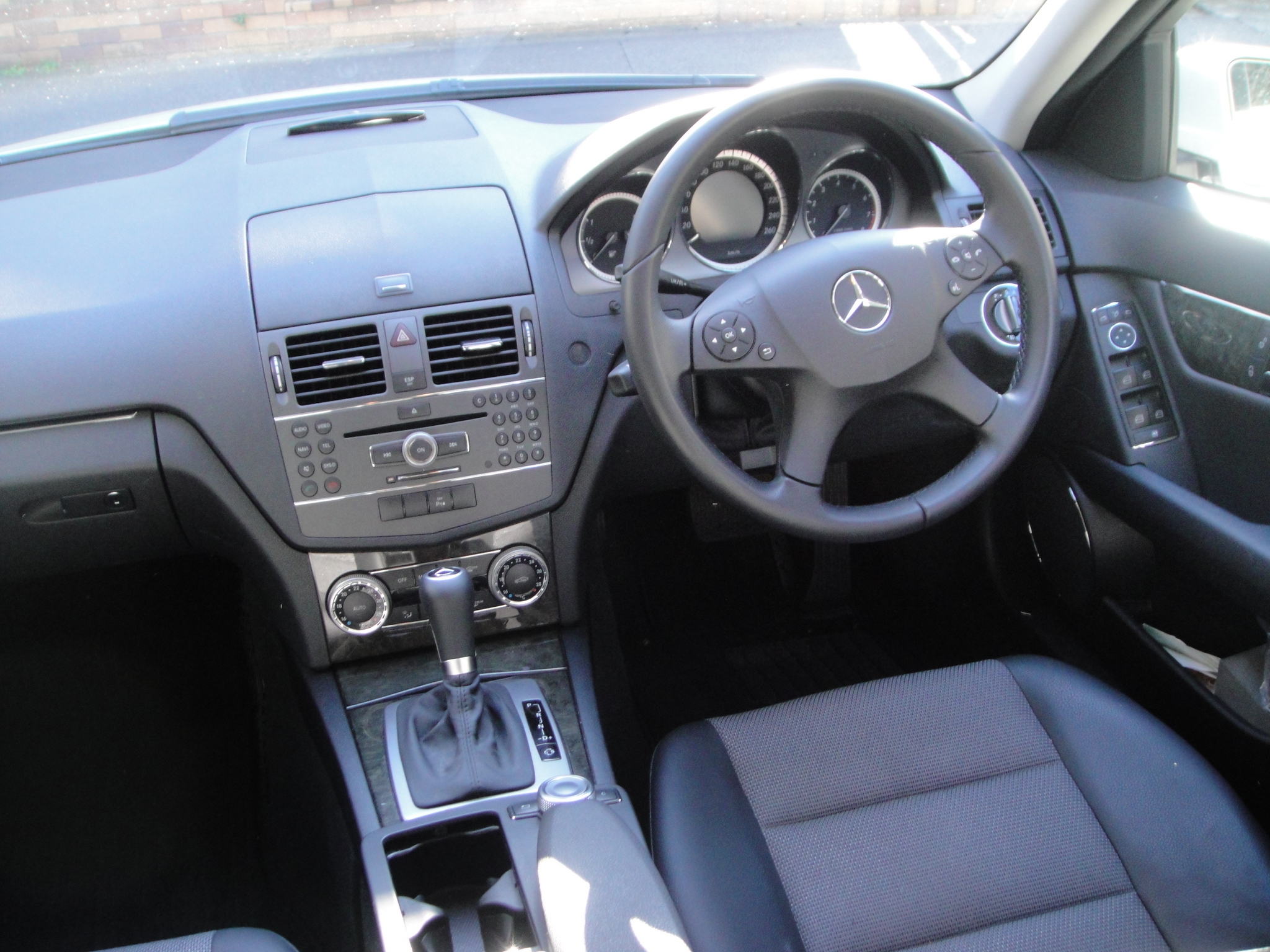Mercedes-Benz_W204_front_seat.jpg