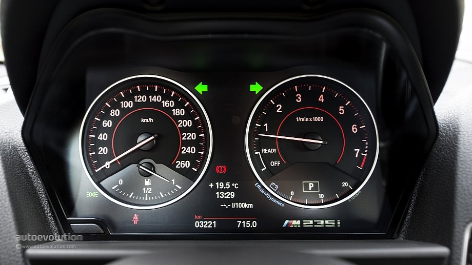 bmw-m235i-review-2014-medium_8.jpg